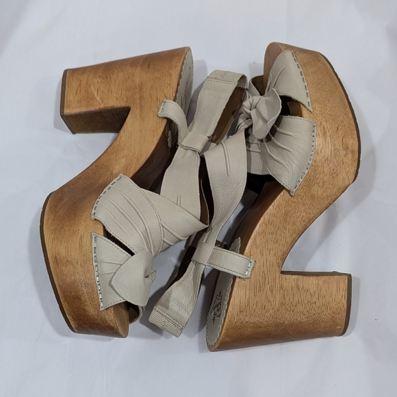 Anthro Miss Albright Platform Sandals, Cream Leather - Picture 4 of 13